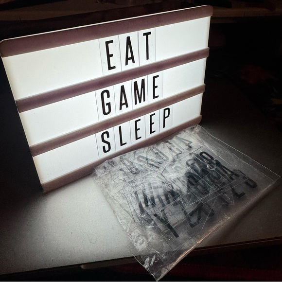 Tabletop light box - Picture 1 of 3